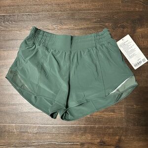 NWT - Lululemon Hotty Hot High-Rise Lined Short 2.5"